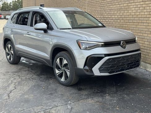 New 2026 Volkswagen Taos SE AWD/4WD image 1