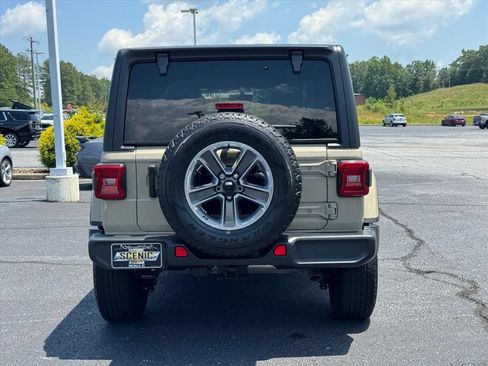 Used 2022 Jeep Wrangler Unlimited Sahara w/ LED Lighting Group AWD/4WD image 4