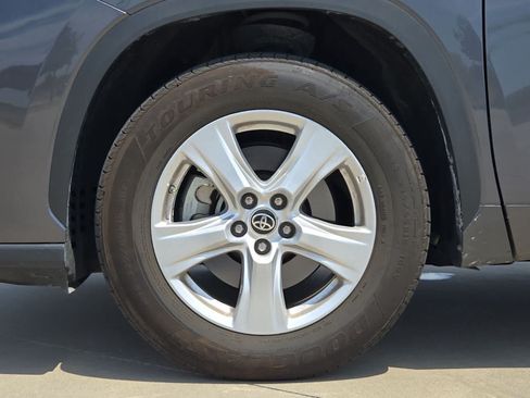 Used 2023 Toyota Highlander LE FWD image 13