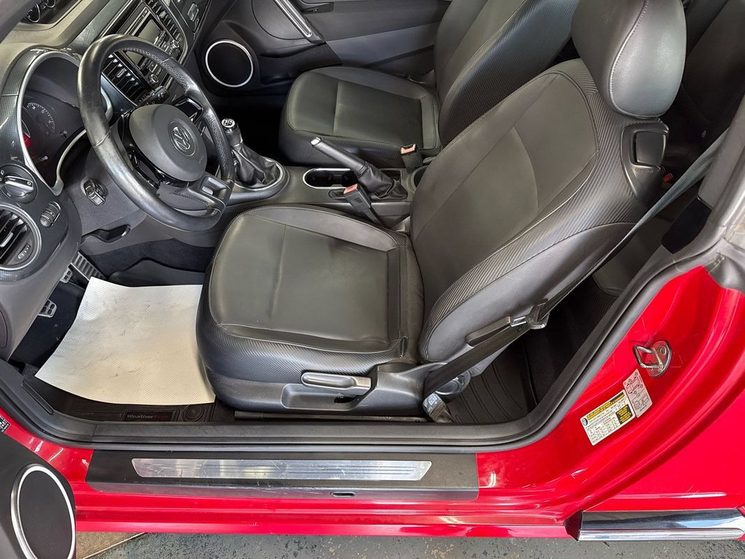 Used 2012 Volkswagen Beetle 2.0T FWD image 31