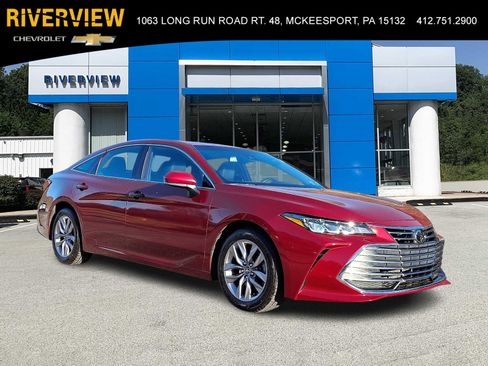 Used 2021 Toyota Avalon XLE w/ Moonroof Package image 1