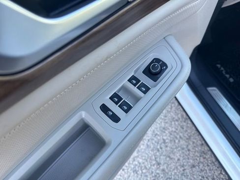 Certified 2024 Volkswagen Atlas SE image 12