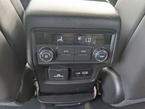 Certified 2023 GMC Acadia SLT AWD/4WD image 15