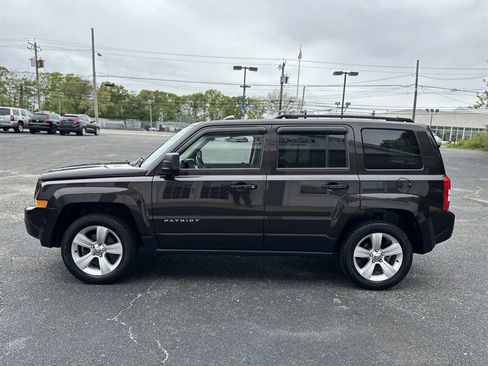 Used 2014 Jeep Patriot Latitude w/ Sun/Sound Group AWD/4WD image 4