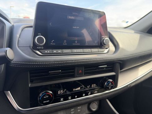 Used 2024 Nissan Rogue SV image 28