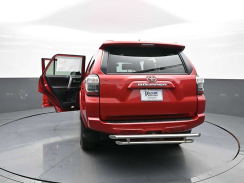 Used 2016 Toyota 4Runner SR5 AWD/4WD image 45