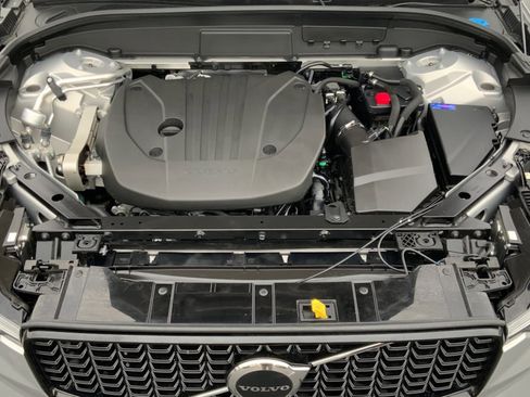 Used 2025 Volvo XC60 B5 Plus image 22