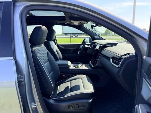 Certified 2025 GMC Acadia Denali w/ Super Cruise Package AWD/4WD image 11