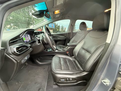 Used 2022 Chevrolet Bolt LT w/ Infotainment Package image 12