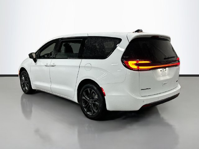 New 2026 Chrysler Pacifica Select AWD/4WD image 7