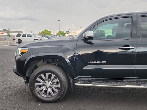 Used 2022 Toyota Tacoma Limited AWD/4WD image 10
