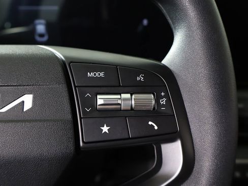 Used 2025 Kia K4 LXS image 40