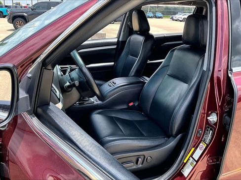 Used 2017 Toyota Highlander XLE FWD image 8