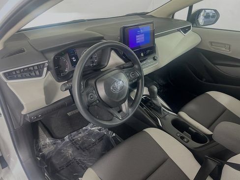 Used 2025 Toyota Corolla LE FWD image 11