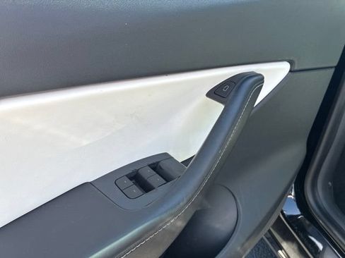 Used 2021 Tesla Model Y Long Range AWD/4WD image 12