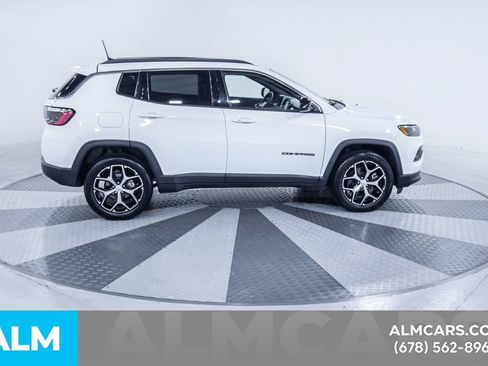 Used 2024 Jeep Compass Latitude AWD/4WD image 10