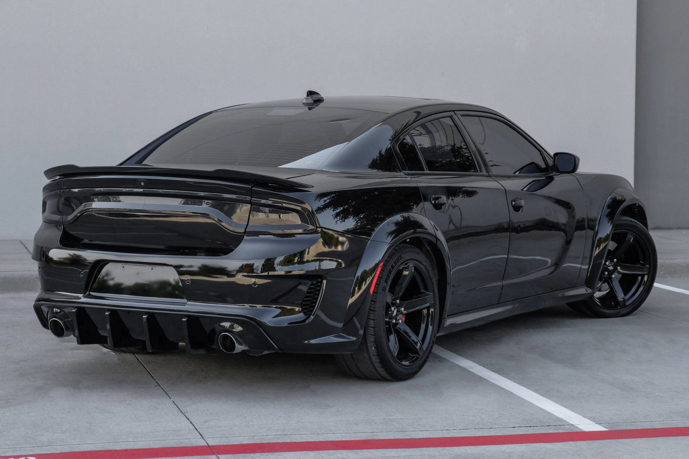 Used 2016 Dodge Charger R/T Scat Pack w/ Technology Group RWD image 4