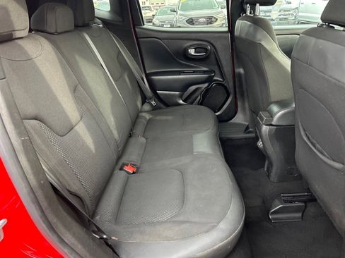 Used 2018 Jeep Renegade Altitude image 19