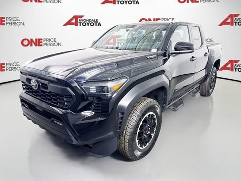 Certified 2025 Toyota Tacoma TRD Off-Road AWD/4WD image 4