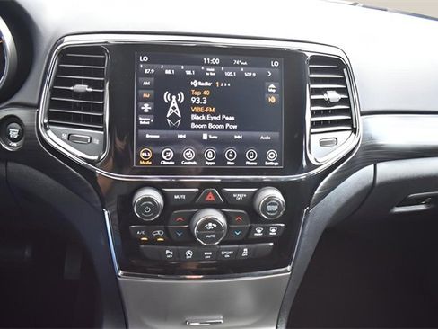 Used 2020 Jeep Grand Cherokee Laredo w/ 18" Wheel & 8.4" Radio Group image 18