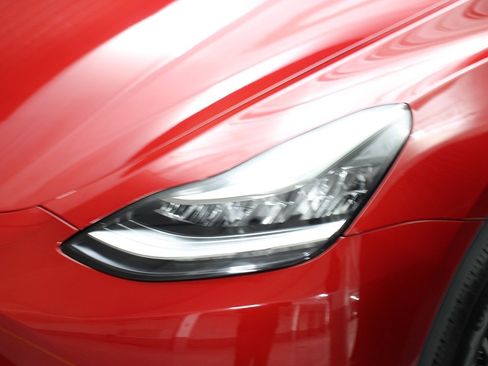 Used 2022 Tesla Model Y Long Range image 31