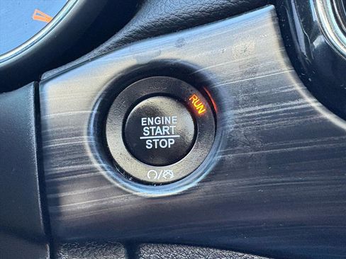 Used 2022 Jeep Grand Cherokee Laredo E image 11