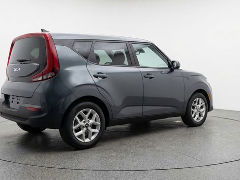 Used 2025 Kia Soul LX w/ LX Technology Package FWD image 9