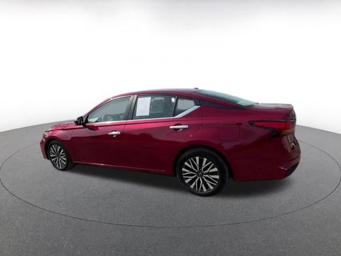 Used 2025 Nissan Altima 2.5 SV image 10