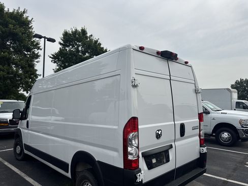 Used 2025 RAM ProMaster 2500 w/ Convenience Group FWD image 9