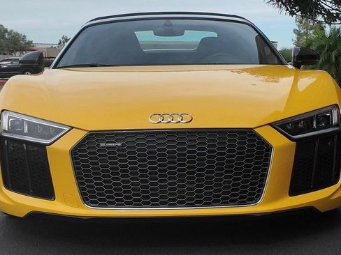 Used 2017 Audi R8 V10 w/ Carbon Exterior Package image 8