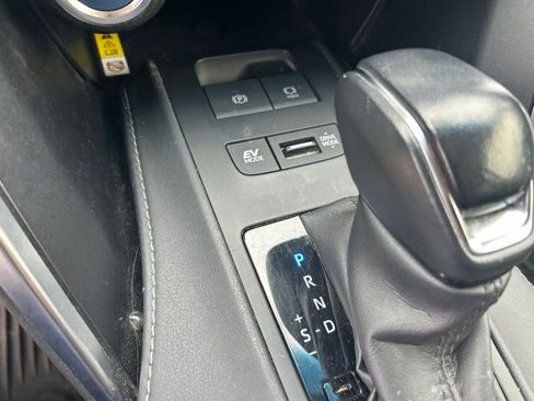 Used 2022 Toyota Venza LE AWD/4WD image 28