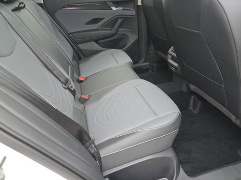 New 2026 Volkswagen Tiguan SE image 16