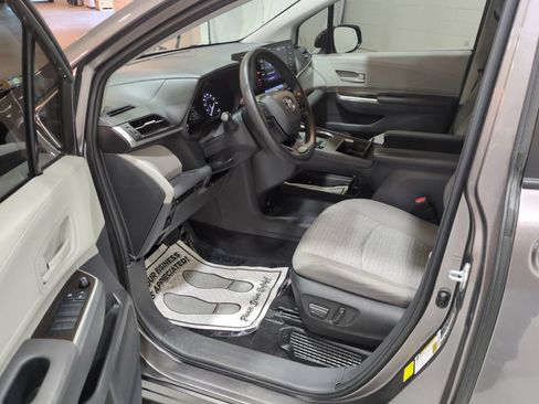 Used 2022 Toyota Sienna LE FWD image 15