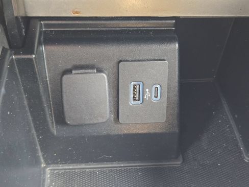 Used 2020 Ford Explorer Limited RWD image 30