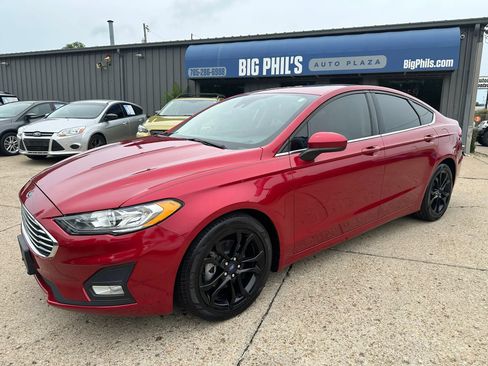 Used 2020 Ford Fusion SE w/ Equipment Group 151A FWD image 3
