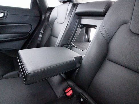 Certified 2025 Volvo XC60 B5 Plus image 32