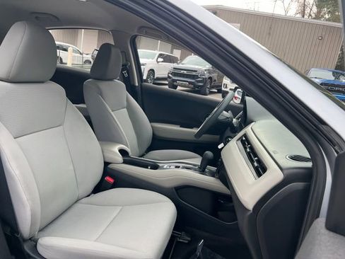 Used 2019 Honda HR-V LX image 28