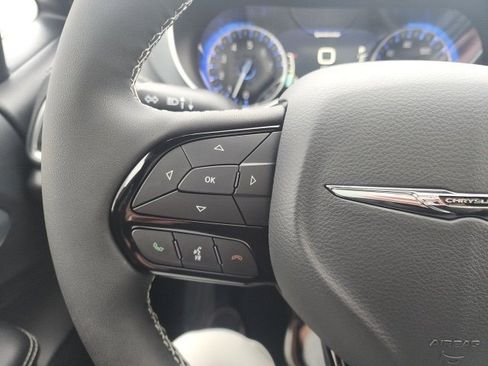 New 2026 Chrysler Pacifica Limited image 15