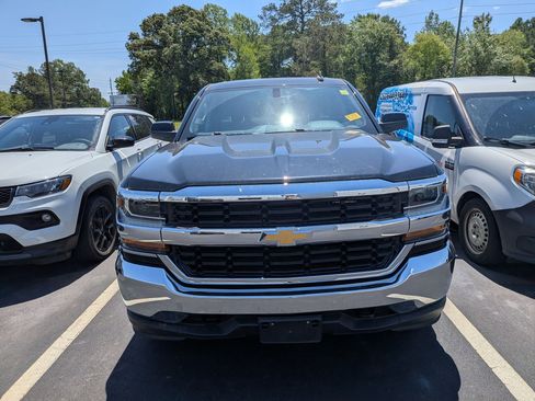 Used 2018 Chevrolet Silverado 1500 LT AWD/4WD image 2