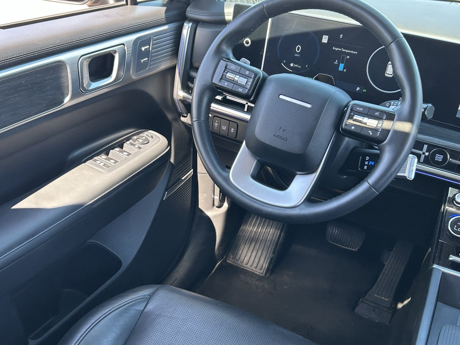 Used 2025 Hyundai Santa Fe Limited AWD/4WD image 17