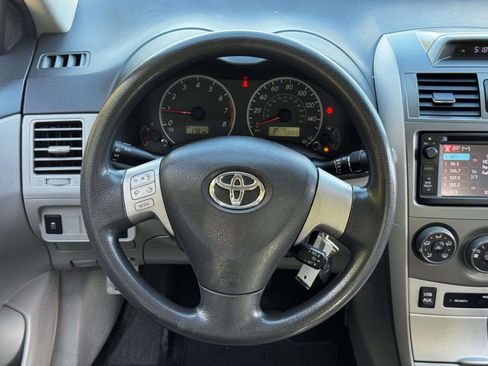 Used 2013 Toyota Corolla LE FWD image 12