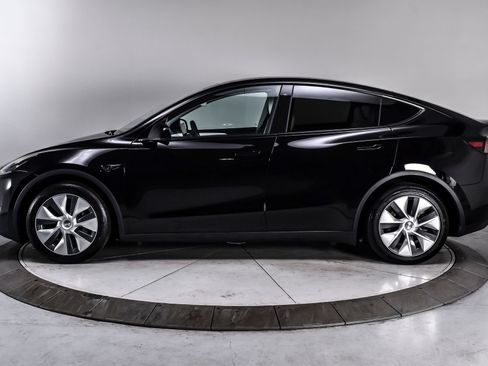 Used 2023 Tesla Model Y Long Range AWD/4WD image 3