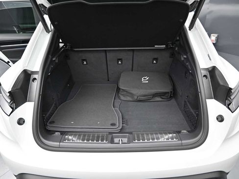 Certified 2025 Porsche Macan Electric RWD image 18