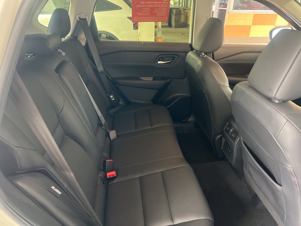Certified 2023 Nissan Rogue SV w/ SV Premium B Package AWD/4WD image 17