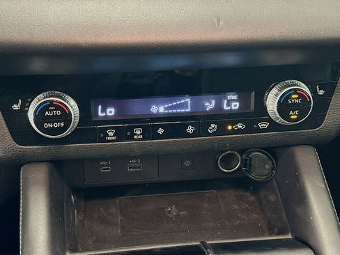 Used 2024 Mitsubishi Outlander SE image 24