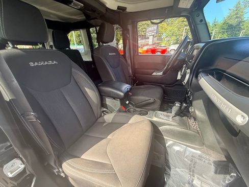 Used 2018 Jeep Wrangler Unlimited Sahara AWD/4WD image 26