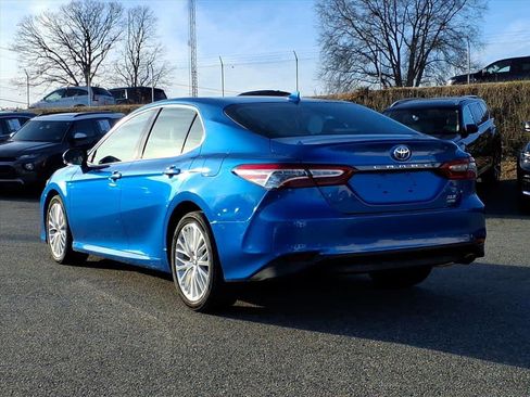 Used 2020 Toyota Camry XLE image 3