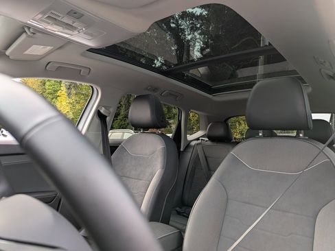 Used 2025 Volkswagen Taos SE image 23