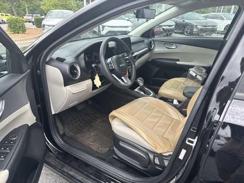 Used 2023 Kia Forte LXS w/ LXS Technology Package FWD image 3