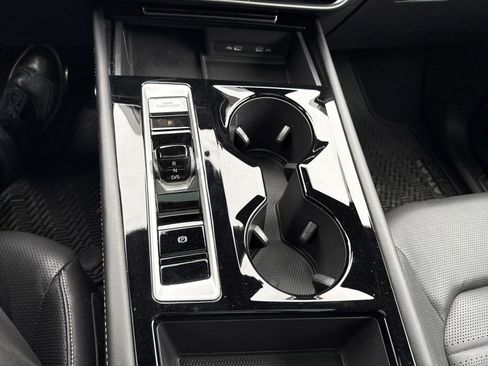 Used 2024 Volkswagen Atlas Cross Sport SEL R-Line image 23